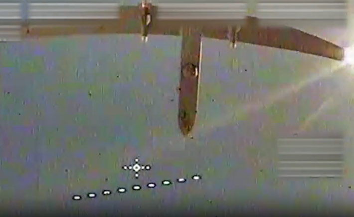 Có thể thấy, đây là nỗ lực mới nhất của lực lượng Ukraine trong chiến dịch đang diễn ra, nhằm làm suy yếu các tài sản trên không giá trị cao của Nga. Ảnh: @95 окрема десантно-штурмова Поліська бригада ДШВ ЗСУ.