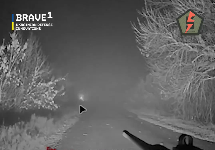 Trong cuộc giao tranh dữ dội, quân đội Nga đã cố gắng tiến công vào các vị trí của Ukraine bằng xe bọc thép chở quân MT-LB. Ảnh: @FedorovMykhailo.