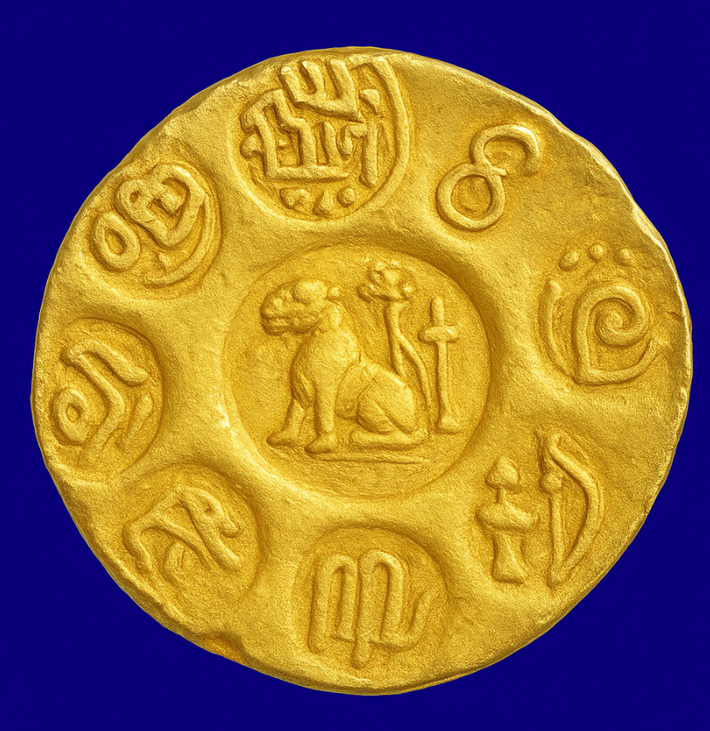 Những đồng tiền vàng này mang các biểu tượng như hổ hoặc cá, đại diện cho biểu tượng đặc thù của triều đại Chola. Ảnh: @Bảo tàng Chennai.
