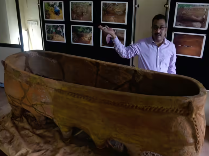 Ước tính, vật thể này có niên đại khoảng 2.300 năm tuổi. Ảnh: @Cục Khảo cổ học Ấn Độ.