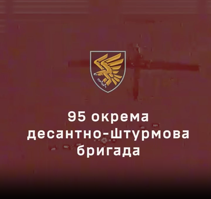 Lữ đoàn Tấn công Đường Hàng không Độc lập số 95 của Ukraine đã phá hủy một máy bay không người lái trinh sát Forpost giá trị cao của Nga trong một cuộc giao tranh gần đây. Ảnh: @95 окрема десантно-штурмова Поліська бригада ДШВ ЗСУ.