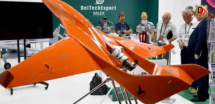 Máy bay không người lái này được tối ưu hóa cho việc xâm nhập nhanh chóng, di chuyển bổ nhào và tấn công chính xác vào các mục tiêu cố định hoặc cả mục tiêu di động. Ảnh: @Defense Express.