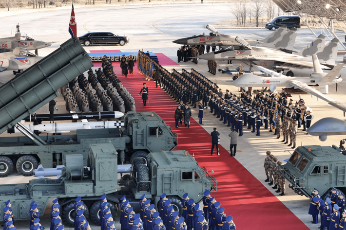 Triều Tiên đã tận dụng lễ kỷ niệm 80 năm thành lập Lực lượng Không quân Nhân dân Triều Tiên để công bố một loại tên lửa không đối không mới. Ảnh: @KCNA.