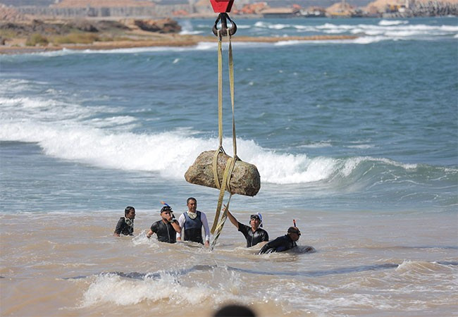 Nhà khảo cổ học dưới nước cấp cao Mohamed Mustafa đã thông báo rằng, dự kiến ​​sẽ có thêm nhiều khám phá nữa tại thành phố chìm, bao gồm một con tàu cổ được bảo quản cực kỳ tốt hiện đang được khảo sát. Ảnh: @Bộ Du lịch và Cổ vật Ai Cập.