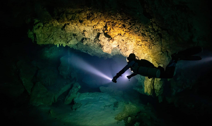 Vị trí khó tiếp cận đã giúp hang động này tương đối ít bị ảnh hưởng bởi sự can thiệp của cuộc sống hiện đại, nhưng đồng thời cũng gây khó khăn cho công tác bảo tồn. Ảnh: @Jespa.