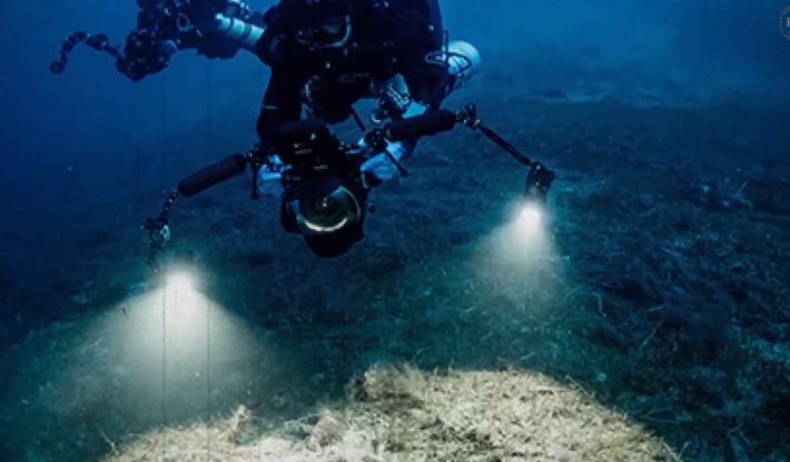 Chiếc tàu chở hàng nhỏ này có lẽ dài không quá 15 mét, được Peter Throckmorton – một nhà báo người Mỹ kiêm nhà tiên phong trong lĩnh vực khảo cổ học dưới nước – tìm thấy gần đảo Dokos. Ảnh: @Peter Throckmorton.