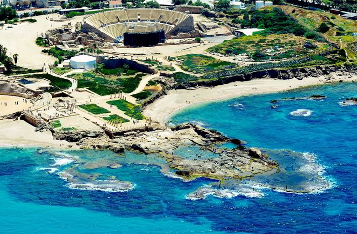 Trong quá trình khai quật tại cảng cổ Caesarea, Israel, các chuyên gia đến từ Cơ Quan Cổ Vật Israel bất ngờ tìm thấy kho báu cổ xưa kỳ lạ. Ảnh: @Cơ Quan Cổ Vật Israel.
