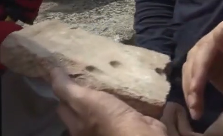 Phó Giáo sư Tiến sĩ Sezgin cho biết: "Chúng ta có thể gọi đó là dấu tay của một người 1.800 năm tuổi trong lịch sử". Ảnh: @ Đại học Bayar.