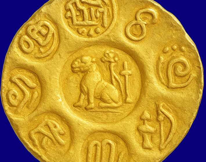 Nhiều đồng tiền trong số đó còn có họa tiết và dòng chữ tôn giáo liên kết đồng tiền với sự bảo vệ của thần linh và tính hợp pháp của hoàng gia. Ảnh: @Bảo tàng Chennai.