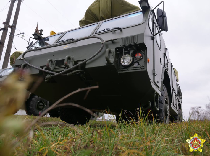 Trong trường hợp cụ thể của Lực lượng Vũ trang Belarus, họ đang vận hành một số lượng lớn các hệ thống Tor tương ứng với biến thể Tor-M2E, cùng với bốn tổ hợp Tor-M2K. Ảnh: @ Бабель.