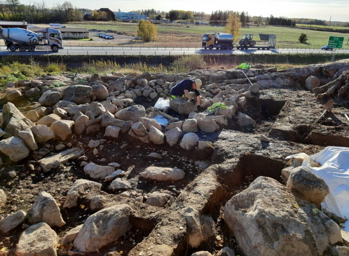 Đó là một kho báu hỗn hợp thời đại Viking thuộc thế kỷ thứ 9 Sau Công Nguyên. Ảnh: @Công Ty Tư Vấn Khảo Cổ Học Thụy Điển Arkeologerna.