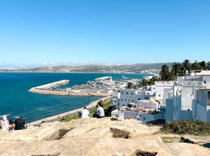 Nằm trên bờ biển tây bắc châu Phi, phía đông Gibraltar, Bán đảo Tangier ở Maroc có vị trí địa lý độc đáo, nằm giữa Đại Tây Dương và châu Phi, đóng vai trò là cửa ngõ vào châu Âu và châu Phi. Ảnh: @Đại học Cádiz.