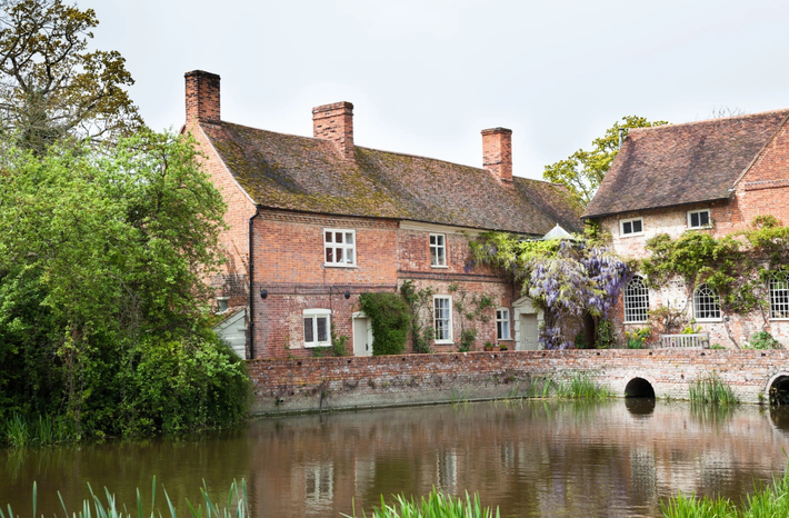 Theo đó, một vật thể nhỏ bằng đồng được phát hiện gần Harlow, Essex, nước Anh. Ảnh: @Stile Arte.