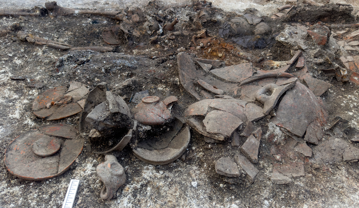 Một nhóm nghiên cứu đến từ Viện Hàn lâm Khoa học Bulgaria đã khai quật một gò đất ở làng Kapitan Petko Voivoda thì tìm thấy quần thể chôn cất cổ xưa kỳ lạ. Ảnh: @Viện Hàn lâm Khoa học Bulgaria.