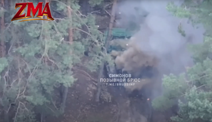 Theo binh sĩ Ukraine giải thích rằng, trong những trường hợp như vậy, chiến lược hiệu quả nhất là tấn công vào các bộ phận quan trọng như nòng súng và động cơ xe. Ảnh: @Trung đoàn Tấn công Độc lập 224.