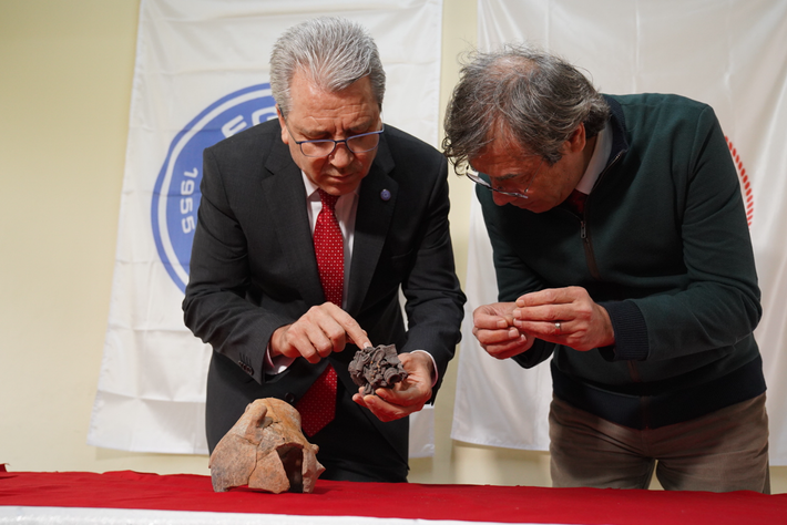 Đó là một chiếc hộp cổ, ước tính có niên đại khoảng 2.500 năm tuổi. Ảnh: @Đại học Ege.