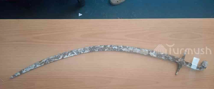 Theo nhà khảo cổ học Nurdin Jumanaliev, thanh kiếm này đã từng được các chiến binh cưỡi ngựa sử dụng để chém và đánh bại đối thủ. Ảnh: @Turmush.