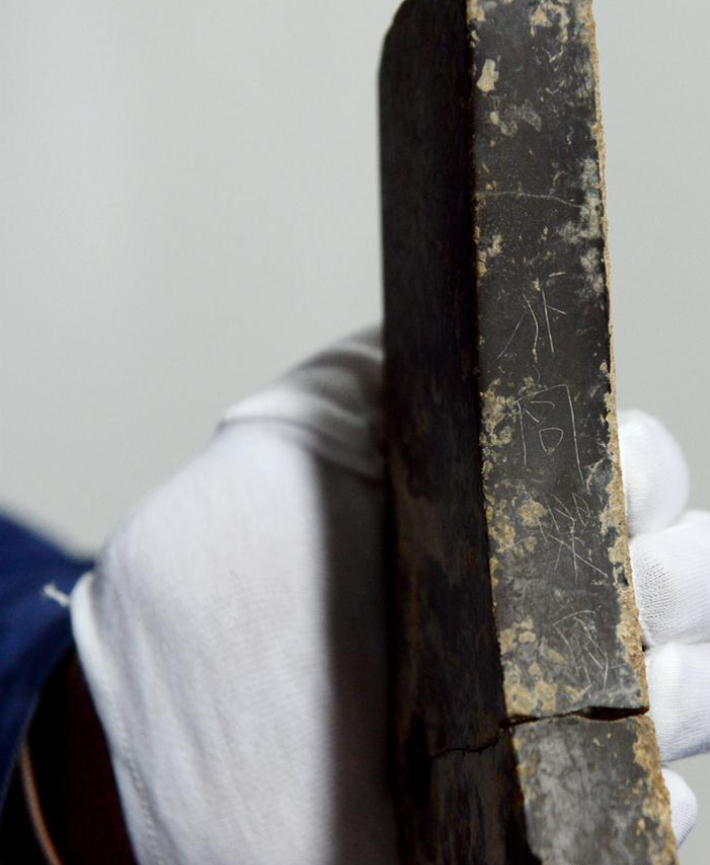 Chuông đá là một loại nhạc cụ tạo ra âm thanh giống như tiếng chuông, vốn là một nhạc cụ gõ ở Trung Quốc cổ đại. Ảnh: @Viện Nghiên cứu Khảo cổ học tỉnh Thiểm Tây.