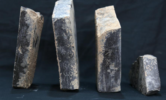 Điều gây ngạc nhiên các chuyên gia khảo cổ đó là, họ cũng tìm thấy bộ phận của một chiếc chuông đá. Ảnh: @Viện Nghiên cứu Khảo cổ học tỉnh Thiểm Tây.