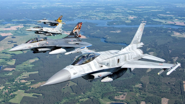 Các phi đội chiến đấu NATO không chỉ tuần tra trên không mà còn phối hợp với radar mặt đất và các trạm phòng không tầm xa, tạo thành mạng lưới giám sát liên tục. Điều này giúp liên minh phát hiện sớm các mối đe dọa và phản ứng kịp thời.