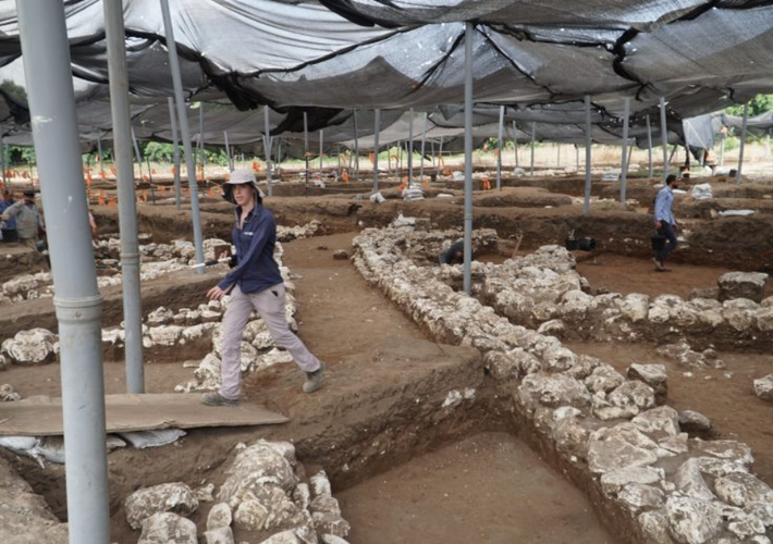 Tại địa điểm này, các chuyên gia còn tìm thấy tàn tích đường sá và khu dân cư, cũng như tàn tích của một ngôi đền. Ảnh: @Cơ Quan Cổ Vật Israel.