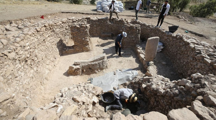 Ngôi đền trụ vững nhờ những bức tường đá, vốn được xây dựng bằng đá nhỏ và vữa bùn kết hợp. Ảnh: @Bảo tàng Mardin.