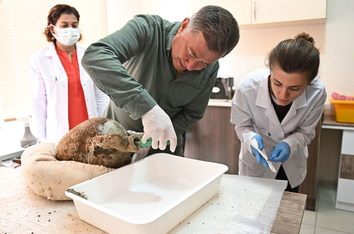 Các nhà khảo cổ học của dự án tin rằng, những chiếc bình này chủ yếu được dùng để đựng rượu và dầu thuộc loại Corinthian A. Ảnh: @Quỹ Nghiên Cứu Khảo Cổ RPM Maritime Foundation.