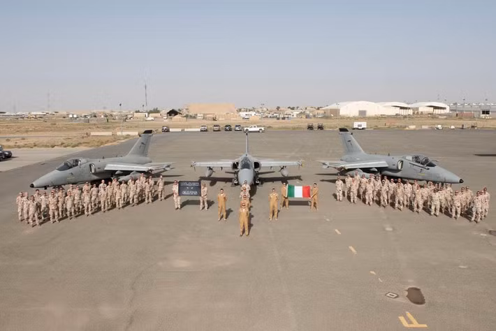 Eurofighter của Không quân Kuwait được xem là một trong những tiêm kích chiến thuật đắt nhất hiện nay. Hợp đồng mua 28 chiếc ký năm 2015 có tổng trị giá khoảng 8 tỷ euro, tương đương hơn 9 tỷ USD.