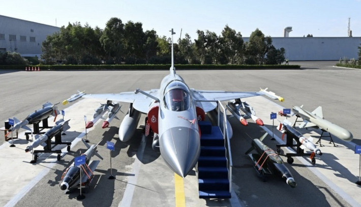 Nhiều nguồn tin quân sự Pakistan cho biết, thỏa thuận được đề xuất không chỉ bao gồm việc mua máy bay, mà còn mở rộng sang vũ khí, huấn luyện phi công, bảo trì kỹ thuật và hỗ trợ hậu cần dài hạn. Cách tiếp cận này là bước đi hiếm hoi, chuyển hóa nghĩa vụ tài chính thành năng lực quân sự cụ thể và bền vững giữa hai đối tác quốc phòng lâu năm.