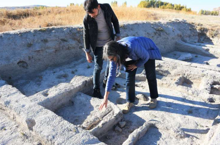 Điều thú vị hơn hết là trong hai ngôi nhà xưởng này, Giáo sư Tiến sĩ Mihriban Özbaşaran còn tìm thấy tàn tích của năm nhà kho. Ảnh: @Bảo Tàng Quốc Gia Thổ Nhĩ Kỳ.