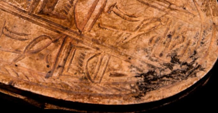 Các chuyên gia đã xác định vật thể này là một tượng đá nhỏ Thời Kỳ Đồ Đồng Giữa, được thiết kế theo hình dạng của một con bọ hung, một loài vật linh thiêng đối với người Ai Cập cổ đại và tượng trưng cho sự tái sinh và sự sống. Ảnh: @Cơ quan Cổ vật Israel.