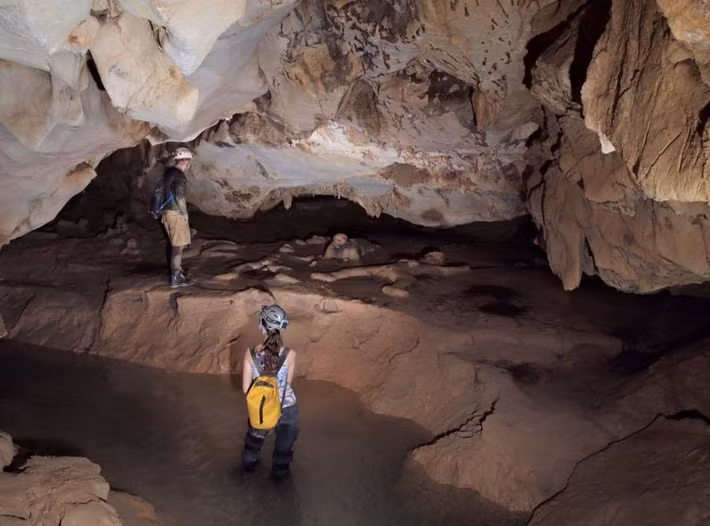 Tại vùng Sierra Mixe thuộc Oaxaca, Mexico, Hang Cueva del Rey Kong-Oy (còn được gọi là Cueva del Diablo) từ nhiều thế kỷ nay đã là một địa điểm có ý nghĩa thần thoại quan trọng đối với người Ayuuk ja'ay hay Mixe, một nhóm người bản địa ở Oaxaca. Ảnh: @ Leslie F. Zubieta Calvert.