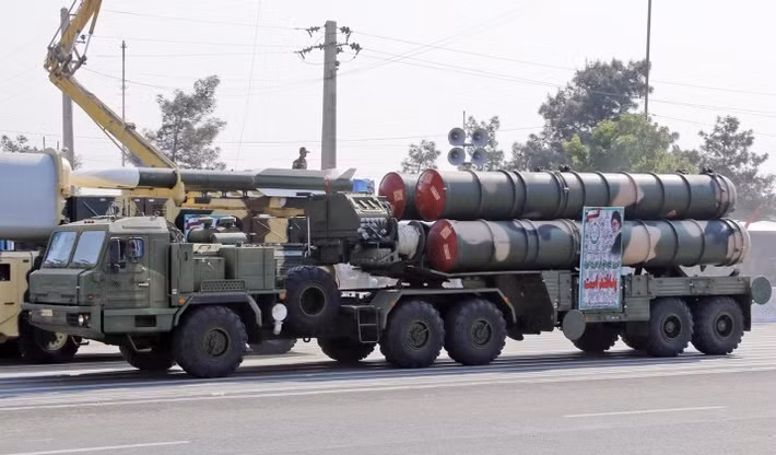Bệ phóng của tổ hợp tên lửa phòng không tầm xa S-300PMU-2 do Iran vận hành.
