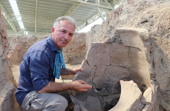 Các chuyên gia đến từ Đại học Ege cho biết, họ tin rằng một trận hỏa hoạn lớn đã xảy ra trong khu vực này, nơi có lịch sử định cư lâu đời, và nói thêm: "Tất cả đồ đạc cần dùng đều bị bỏ lại và bị thiêu rụi”. Ảnh: @Đại học Ege.