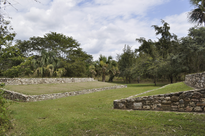 Tại El Tigre, một di chỉ khảo cổ trên Bán đảo Yucatán, Mexico, từng là một trong những khu định cư cuối cùng của người Maya cổ đại trước khi nền văn minh này sụp đổ, các chuyên gia đến từ Viện Nhân chủng học và Lịch sử Quốc gia Mexico bất ngờ tìm thấy một tàn tích cổ xưa kỳ lạ. Ảnh: @Viện Nhân chủng học và Lịch sử Quốc gia Mexico.