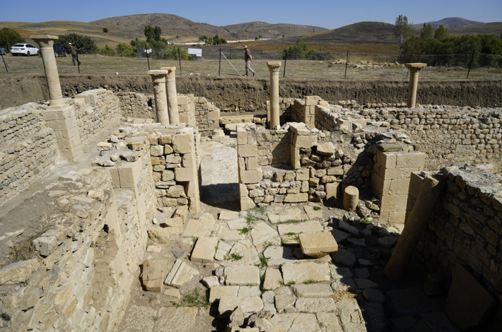 Satala, nằm gần làng Sadak, từng là trụ sở của Legio XV Apollinaris, một trong những quân đoàn La Mã chính đóng quân tại Anatolia. Ảnh: @Đại học Kỹ thuật Karadeniz.