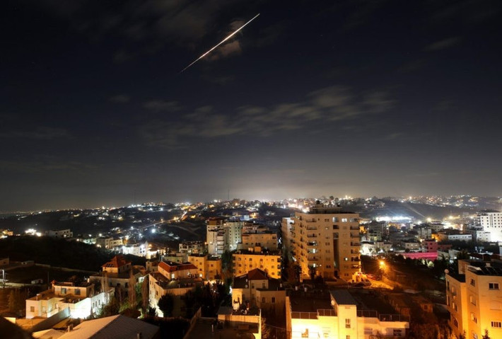 Kể từ khi xung đột giữa Israel và Iran bùng phát ngày 28/2, nhiều căn cứ của Mỹ tại Trung Đông đã hứng chịu các cuộc tập kích bằng tên lửa và máy bay không người lái. Các đòn đánh này gây thiệt hại đáng kể về nhân lực và trang bị, đặt ra câu hỏi về hiệu quả thực sự của hệ thống căn cứ.