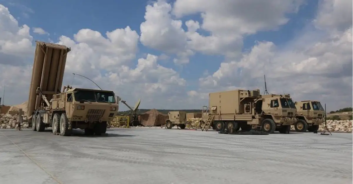 Một số quan chức Mỹ cho rằng việc duy trì lực lượng lớn tại Trung Đông có thể kéo Washington vào các cuộc xung đột ngoài ý muốn. Theo lập luận này, nếu không có quá nhiều mục tiêu của Mỹ trong khu vực, nguy cơ bị lôi kéo vào các cuộc đối đầu sẽ giảm đáng kể.