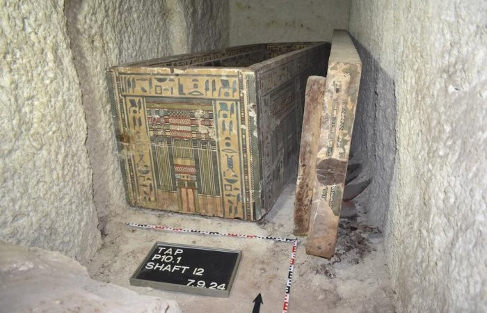 Những dòng chữ khắc trên bia mộ Idy cho thấy vai trò của bà là một nữ tư tế thờ nữ thần Hathor. Ảnh: @ Bộ Cổ Vật Ai Cập.