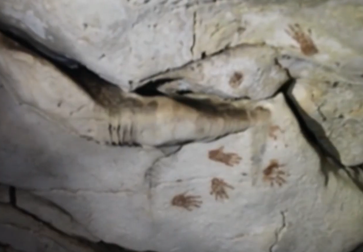 Các chuyên gia đến từ Bảo Tàng Quốc Gia Mexico tin rằng, những dấu tay này là một phần trong nghi lễ cổ xưa của người Maya. Ảnh: @Bảo Tàng Quốc Gia Mexico.