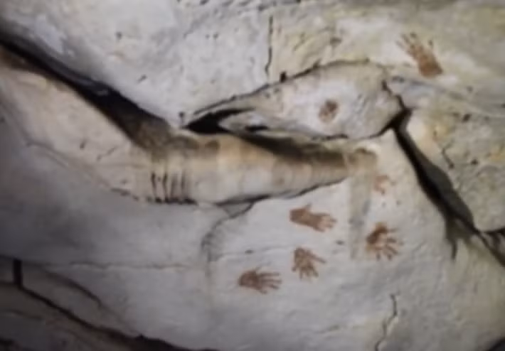 Các chuyên gia đến từ Bảo Tàng Quốc Gia Mexico tin rằng, những dấu tay này là một phần trong nghi lễ cổ xưa của người Maya. Ảnh: @Bảo Tàng Quốc Gia Mexico.