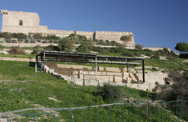 Tại thị trấn Licata (tiếng Hy Lạp cổ Finziade), Sicily, các nhà khảo cổ đã phát hiện ra một khuôn đúc mặt nạ kỳ quái. Ảnh: @Dự án Finziade / Parco Archeologico e Paesaggistico della Valle dei Templi.