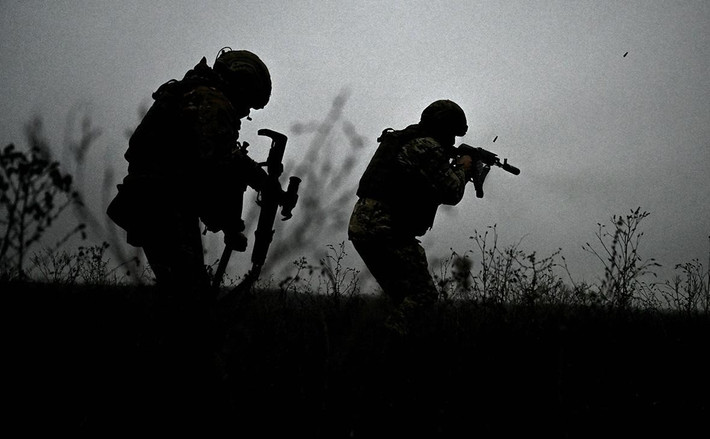 Cùng lúc ở hướng nam, Quân đội Nga đã kiểm soát hoàn toàn các vành đai rừng quanh Olhivske và Malinovka. Việc làm chủ khu vực này giúp Moscow mở rộng hành lang tiếp cận về phía Poltavka - một thị trấn then chốt. Từ đây, các đơn vị Nga có thể triển khai tấn công đa hướng, tạo sức ép bao vây lên phòng tuyến Ukraine.