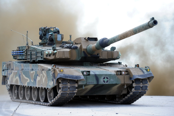 Xe tăng K2 Black Panther không chỉ dựa vào những tấm thép dày cộp, mà nó sử dụng sự kết hợp giữa khả năng di chuyển linh hoạt và những tấm chắn công nghệ cao để đối phó với sự hỗn loạn của chiến trường hiện đại. Ảnh: @army-technology.