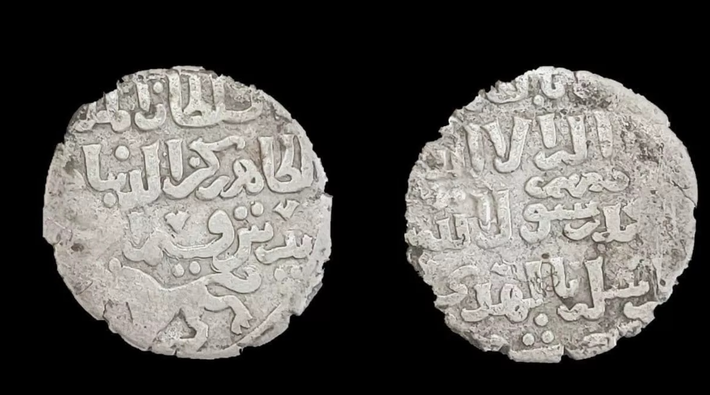 Điểm thú vị là những đồng tiền này không có niên đại chung từ một thời kỳ duy nhất; chúng trải dài hàng nghìn năm, chứa đựng những đồng tiền từ thời Vua Fatimid, Mamluk, Ottoman và Armenia. Ảnh: @Cục Cổ vật Thượng Ai Cập.