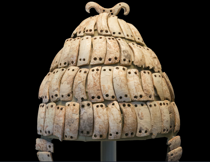 Mặc dù khả năng bảo vệ kém hơn so với mũ bảo hiểm bằng kim loại, nhưng hiện vật này có thể đã đóng vai trò là biểu tượng hoặc dấu hiệu nhận biết uy tín của các nhà lãnh đạo, thủ lĩnh cộng đồng cổ xưa. Ảnh: @Bảo tàng Khảo cổ học Pylos.