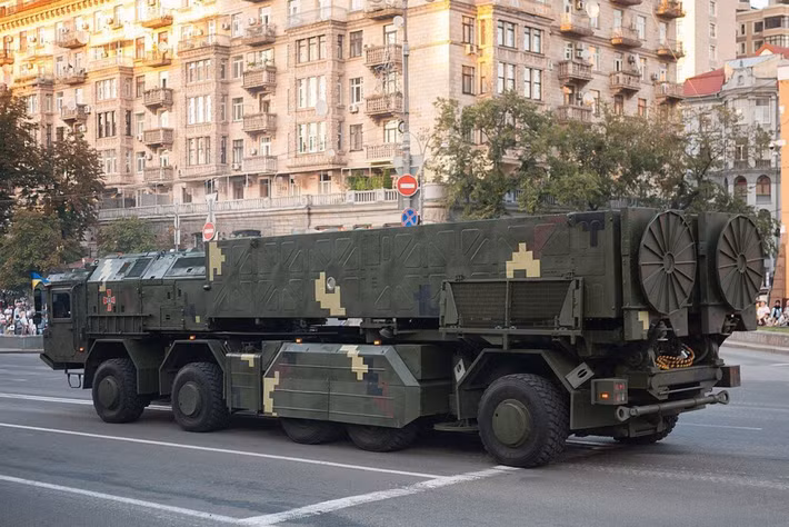Mới đây, Tổng thống Ukraine Volodymyr Zelensky tiết lộ rằng, quân đội Ukraine hiện đang phóng tên lửa đạn đạo chiến thuật-hoạt động Sapsan do nước này tự sản xuất. Ảnh: @ militarnyi.
