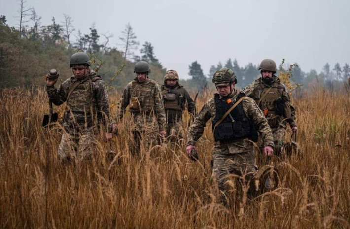 Các con số này do Bộ Quốc phòng Nga công bố, song chưa được Ukraine hoặc các nguồn độc lập xác nhận. Kiev và phương Tây nhiều lần cho rằng Moscow thường phóng đại tổn thất của đối phương, trong khi giảm nhẹ thiệt hại phía mình. Tuy nhiên, báo cáo ngày 13/9 tiếp tục phản ánh mức độ khốc liệt và dai dẳng của cuộc xung đột.