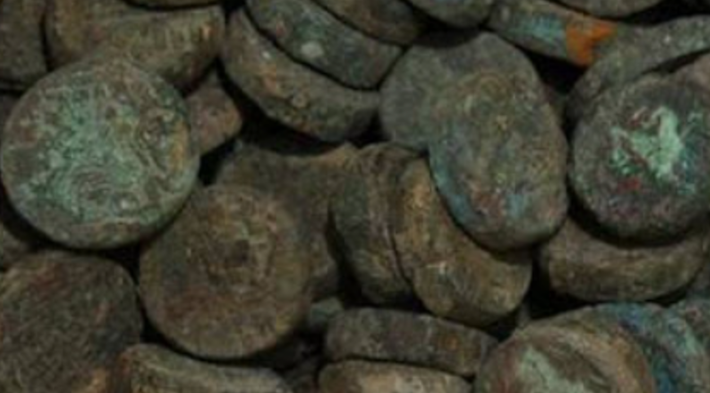 Có những dòng chữ khắc trên một vài đồng tiền xu cho thấy, chúng có thể thuộc về triều đại Lodi. Vì vậy, chắc chắn rằng những đồng tiền xu này thuộc về cả triều đại Lodi và Suri. Ảnh: @Cục Khảo cổ học Ấn Độ.