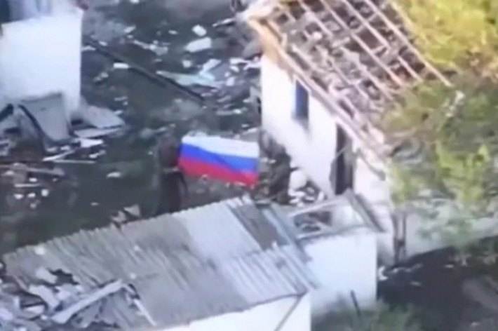 Theo Bộ Quốc phòng Nga, các quân nhân thuộc Lữ đoàn Cận vệ Độc lập số 36 thuộc Cụm tác chiến “Đông” đã chính thức treo cờ tại làng Berezovoe, một điểm dân cư nằm ở phía nam vùng Dnipropetrovsk. Việc kiểm soát ngôi làng này đồng nghĩa Quân đội Nga đã giải phóng hơn 5 km² lãnh thổ chỉ trong một ngày giao tranh khốc liệt.